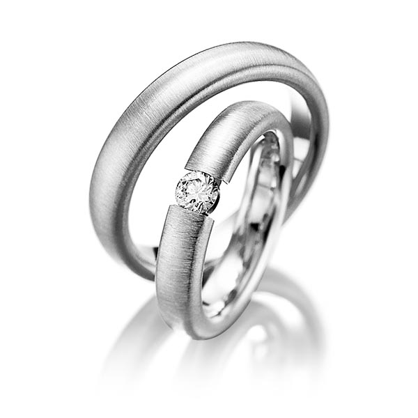 Paar klassische Trauringe/Eheringe in Weißgold 585 mit zus. 0,25 ct. Brillant tw, si von 123GOLD