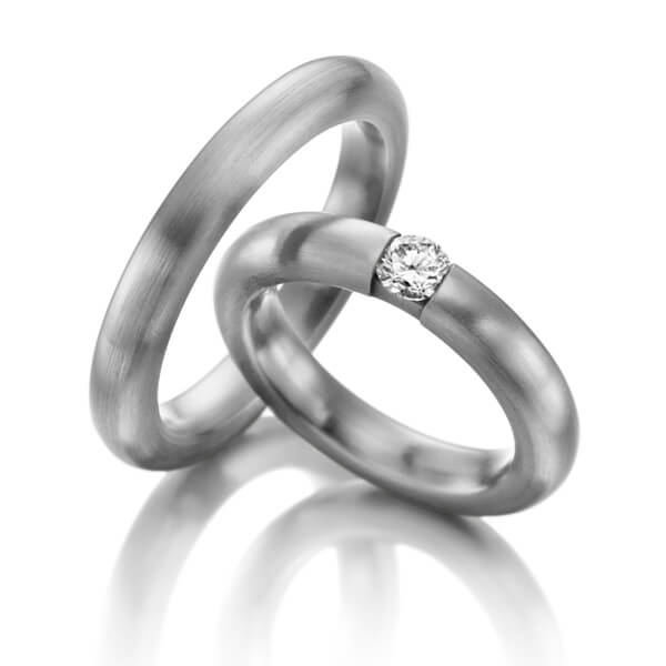 Paar klassische Trauringe/Eheringe in Weissgold 585 mit zus. 0,2 ct. Brillant tw, si von Steinberg