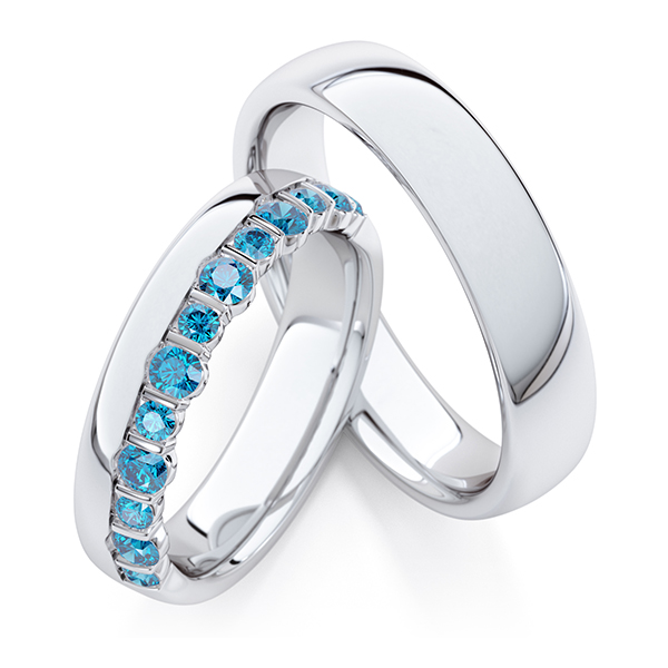 Paar klassische Trauringe/Eheringe in Weißgold 585 mit zus. 0,57 ct. skyblue von Steinberg