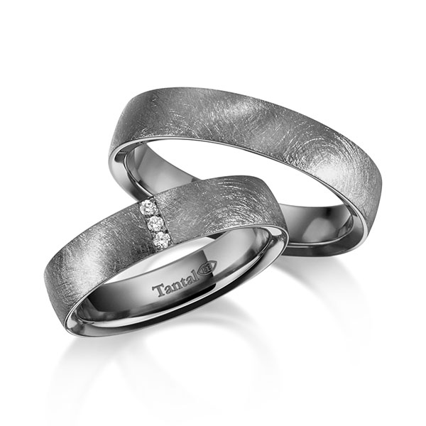 Pair classic wedding bands in Tantalum with in total 0,045 ct. brilliant tw,si - UQ-1058-1