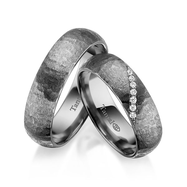 Pair classic wedding bands in Tantalum with in total 0,07 ct. brilliant tw,si - UQ-1060-1