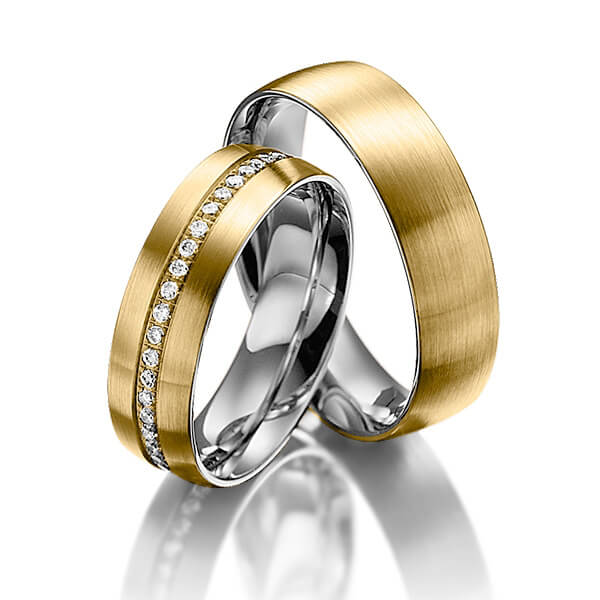Set Bicolor Memoire-trouwringen in buiten geelgoud 14 kt. , binnen dark grey gold 14 kt. half gezet met in totaal 0,23 ct. Briljant tw/si van Steinberg