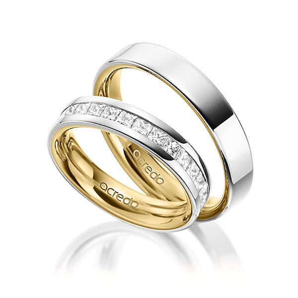 Set Bicolor Memoire-trouwringen in buiten grijsgoud 14 kt. , binnen geelgoud 14 kt. half gezet met in totaal 0,98 ct. Princess-Diamant tw/si van acredo