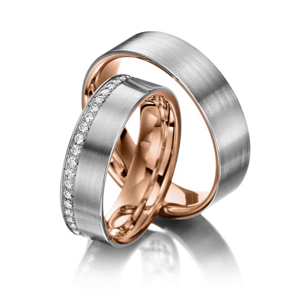 Set Bicolor Memoire-trouwringen in buiten grijsgoud 14 kt. , binnen roodgoud 14 kt. half gezet met in totaal 0,23 ct. Briljant tw/si van Steinberg
