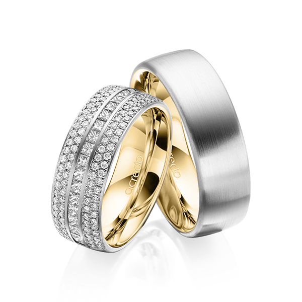 Set Bicolor Memoire-trouwringen in buiten platina 950 , binnen geelgoud 18 kt. half gezet met in totaal 1,12 ct. Briljant & Princess-Diamant tw/si van acredo