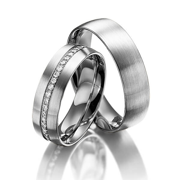 Set Bicolor Memoire-trouwringen in buiten witgoud 14 kt. , binnen dark grey gold 14 kt. half gezet met in totaal 0,23 ct. Briljant tw/si van Steinberg