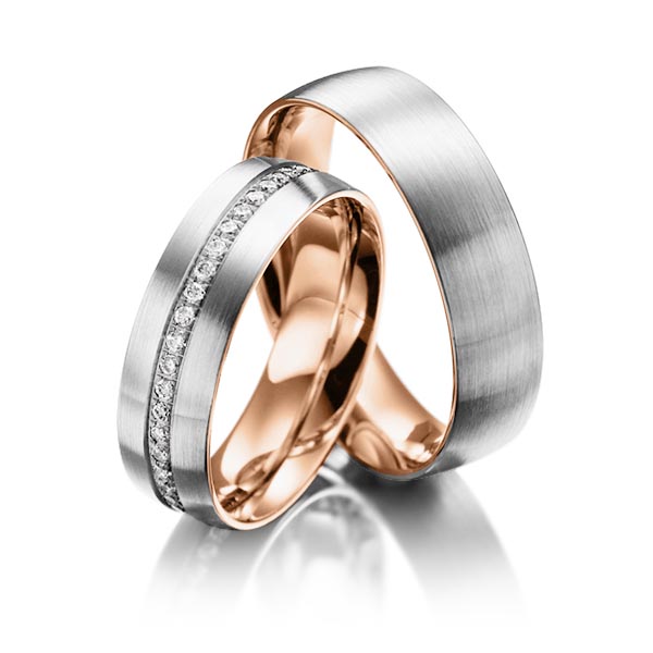 Set Bicolor Memoire-trouwringen in buiten witgoud 14 kt. , binnen roodgoud 14 kt. half gezet met in totaal 0,23 ct. Briljant tw/si van Steinberg