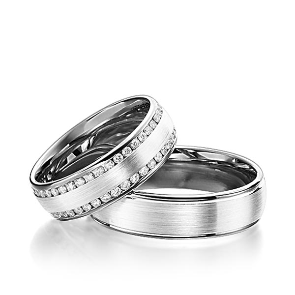 Set Bicolor Memoire-trouwringen in dark grey gold 14 kt. witgoud 14 kt. volledig gezet met in totaal 0,92 ct. Briljant tw/si van Steinberg