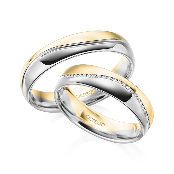 Set Bicolor Memoire-trouwringen in geelgoud 14 kt. witgoud 14 kt. half gezet met in totaal 0,145 ct. Briljant tw/si van acredo