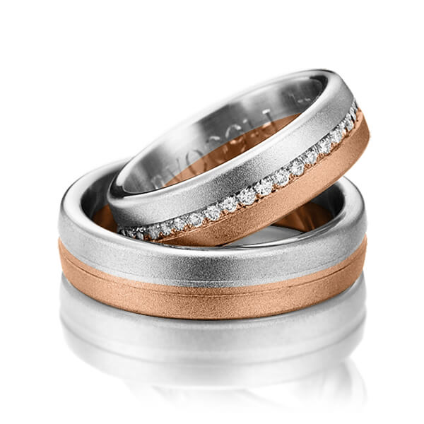Set Bicolor Memoire-trouwringen in grijsgoud 14 kt. roodgoud 14 kt. half gezet met in totaal 0,22 ct. Briljant tw/si van Steinberg