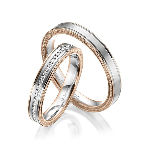 Set Bicolor Memoire-trouwringen in roodgoud 14 kt. witgoud 14 kt. half gezet met in totaal 0,192 ct. Briljant tw/si van acredo