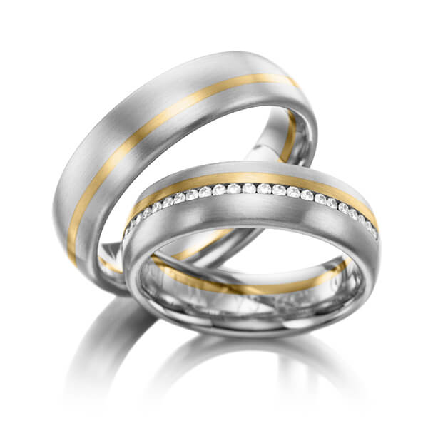 Set Bicolor Memoire-trouwringen in witgoud 14 kt. geelgoud 14 kt. volledig gezet met in totaal 0,384 ct. Briljant tw/si van Eternal Touch