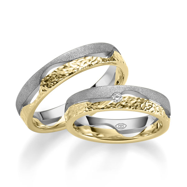 Set Bicolor trouwringen in 600 Platinahoudend metaal (60%) geelgoud 14 kt. met in totaal 0,04 ct. Briljant tw/si van Eternal Touch Set Bicolor trouwringen in 600 Platinahoudend metaal (60%) geelgoud 14 kt. met in totaal 0,04 ct. Briljant tw/si van Eternal Touch