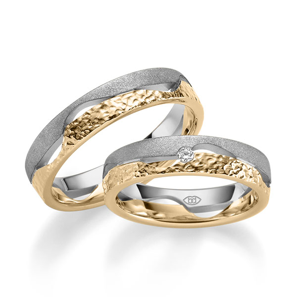 Set Bicolor trouwringen in 600 Platinahoudend metaal (60%) roségoud 14 kt. met in totaal 0,04 ct. Briljant tw/si van Eternal Touch Set Bicolor trouwringen in 600 Platinahoudend metaal (60%) roségoud 14 kt. met in totaal 0,04 ct. Briljant tw/si van Eternal Touch