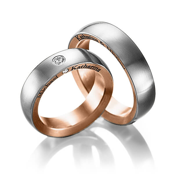 Set Bicolor trouwringen in buiten dark grey gold 14 kt. , binnen roodgoud 14 kt. met in totaal 0,11 ct. Briljant tw/si van Steinberg