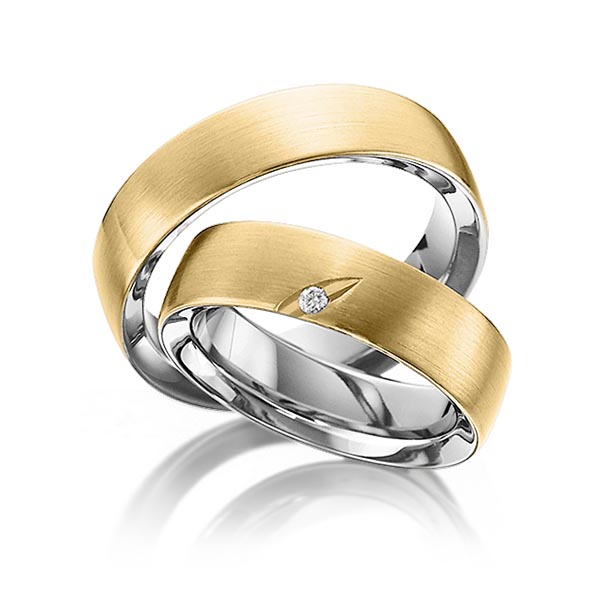 Set Bicolor trouwringen in buiten geelgoud 14 kt. , binnen dark grey gold 14 kt. met in totaal 0,025 ct. Briljant tw/si van Eternal Touch