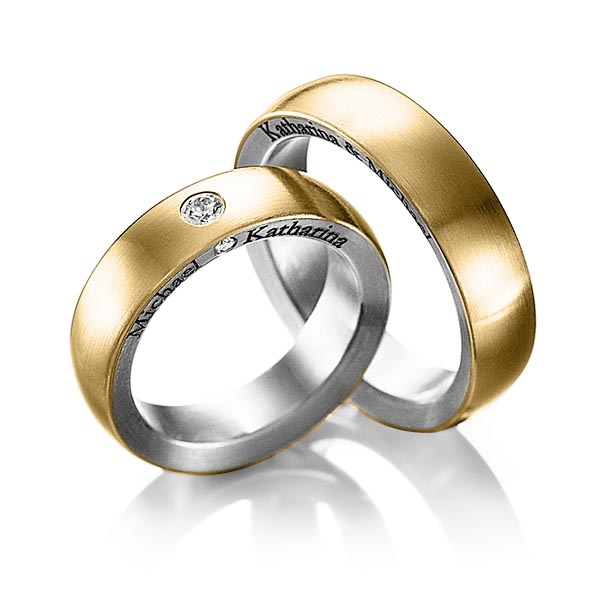 Set Bicolor trouwringen in buiten geelgoud 14 kt. , binnen dark grey gold 14 kt. met in totaal 0,11 ct. Briljant tw/si van Eternal Touch - Y-1153-11 Set Bicolor trouwringen in buiten geelgoud 14 kt. , binnen dark grey gold 14 kt. met in totaal 0,11 ct. Briljant tw/si van Eternal Touch - Y-1153-11