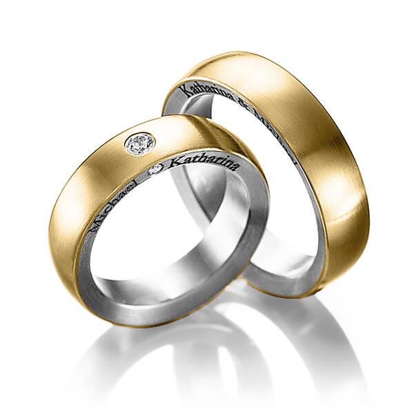 Set Bicolor trouwringen in buiten geelgoud 14 kt. , binnen dark grey gold 14 kt. met in totaal 0,11 ct. Briljant tw/si van Steinberg