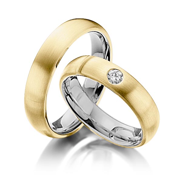 Set Bicolor trouwringen in buiten geelgoud 14 kt. , binnen dark grey gold 14 kt. met in totaal 0,17 ct. Briljant tw/si van Steinberg