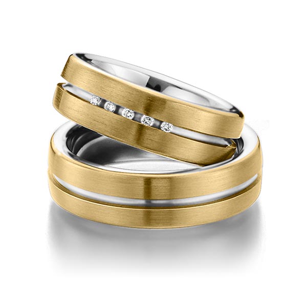 Set Bicolor trouwringen in buiten geelgoud 14 kt. , binnen edelstaal met in totaal 0,075 ct. Briljant tw/si van Eternal Touch