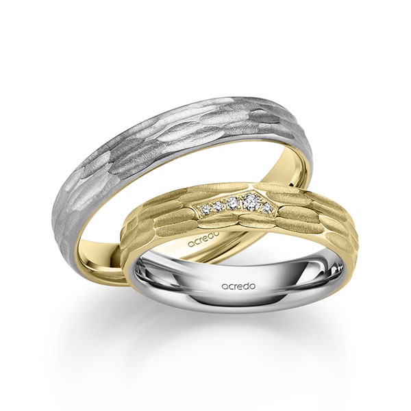 Set Bicolor trouwringen in buiten geelgoud 14 kt. , binnen grijsgoud 14 kt. met in totaal 0,043 ct. Briljant tw/si van acredo