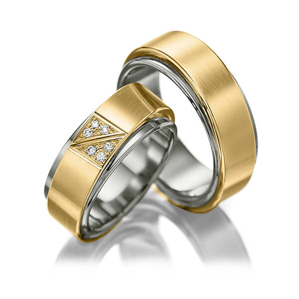 Set Bicolor trouwringen in buiten geelgoud 14 kt. , binnen grijsgoud 14 kt. met in totaal 0,06 ct. Briljant tw/si van Eternal Touch