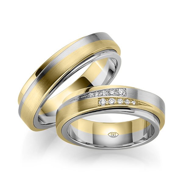 Set Bicolor trouwringen in buiten geelgoud 14 kt. , binnen grijsgoud 14 kt. met in totaal 0,114 ct. Briljant tw,vs tw/si 