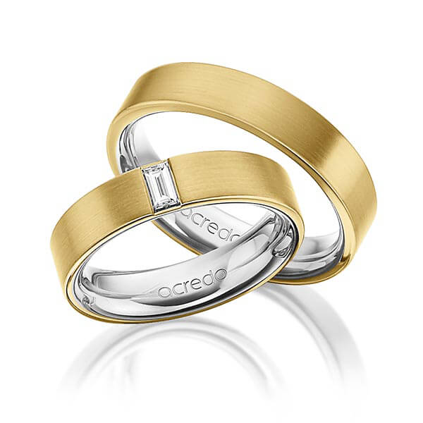 Set Bicolor trouwringen in buiten geelgoud 18 kt. , binnen platina 950 met in totaal 0,2 ct. Baguette-Diamant tw,vs van acredo
