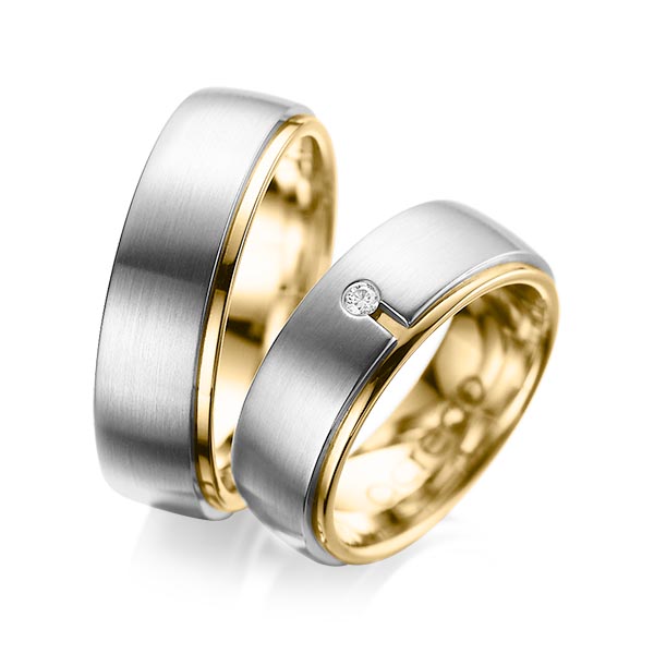 Set Bicolor trouwringen in buiten grijsgoud 14 kt. , binnen geelgoud 14 kt. met in totaal 0,03 ct. Briljant tw/si van acredo