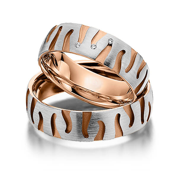Set Bicolor trouwringen in buiten grijsgoud 14 kt. , binnen roodgoud 14 kt. met in totaal 0,03 ct. Briljant tw/si van Steinberg