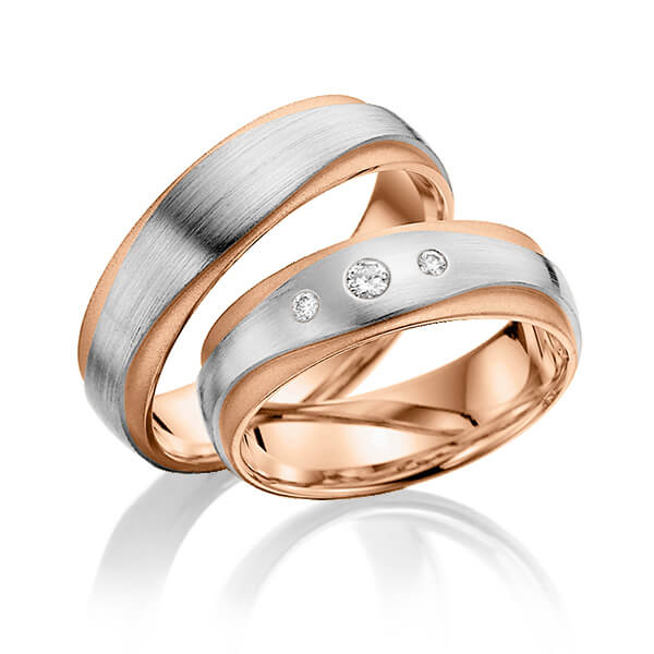 Set Bicolor trouwringen in buiten grijsgoud 14 kt. , binnen roodgoud 14 kt. met in totaal 0,05 ct. Briljant tw/si van Steinberg