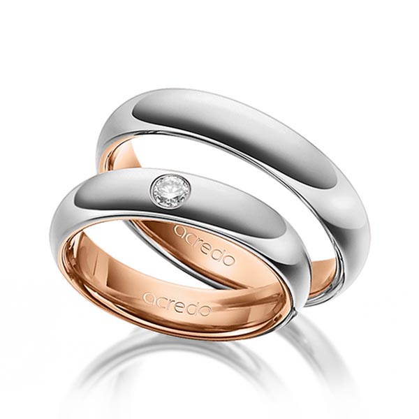 Set Bicolor trouwringen in buiten grijsgoud 14 kt. , binnen roodgoud 14 kt. met in totaal 0,1 ct. Briljant tw/si van acredo