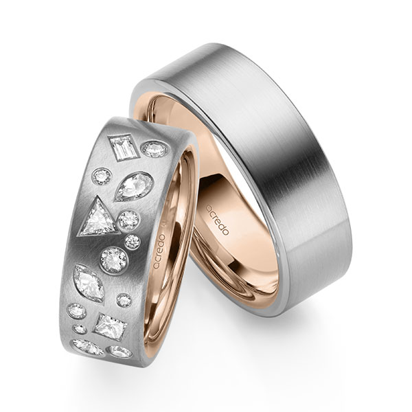 Set Bicolor trouwringen in buiten grijsgoud 14 kt. , binnen roodgoud 14 kt. met in totaal 0,9 ct. Princess-Diamant & Baguette-Diamant & Briljant tw/si tw,vs van acredo