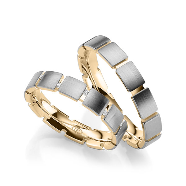 Set Bicolor trouwringen in buiten grijsgoud 14 kt. , binnen roségoud 14 kt. met in totaal 0,084 ct. Briljant tw/si 