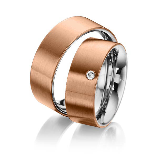 Set Bicolor trouwringen in buiten roodgoud 14 kt. , binnen edelstaal met in totaal 0,05 ct. Briljant tw/si van Eternal Touch