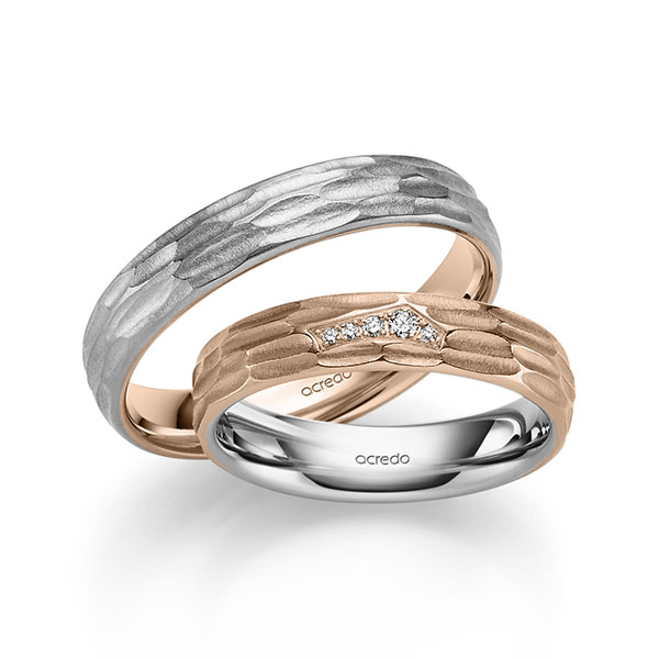 Set Bicolor trouwringen in buiten roodgoud 14 kt. , binnen grijsgoud 14 kt. met in totaal 0,043 ct. Briljant tw/si van acredo