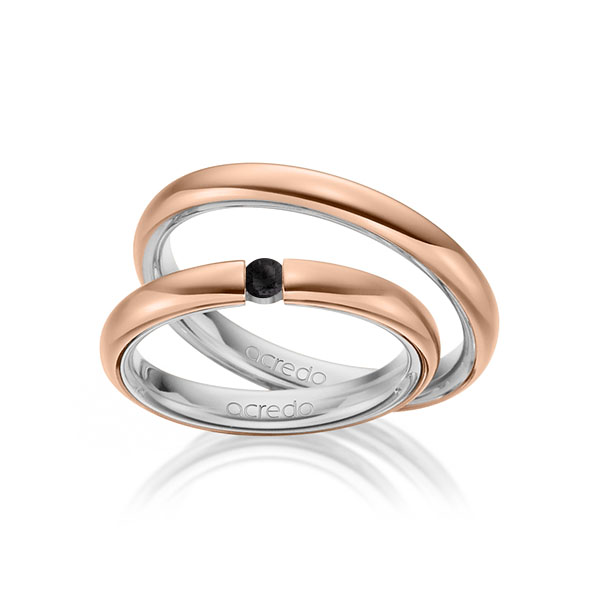 Set Bicolor trouwringen in buiten roodgoud 14 kt. , binnen grijsgoud 14 kt. met in totaal 0,08 ct. Briljant Zwart van acredo