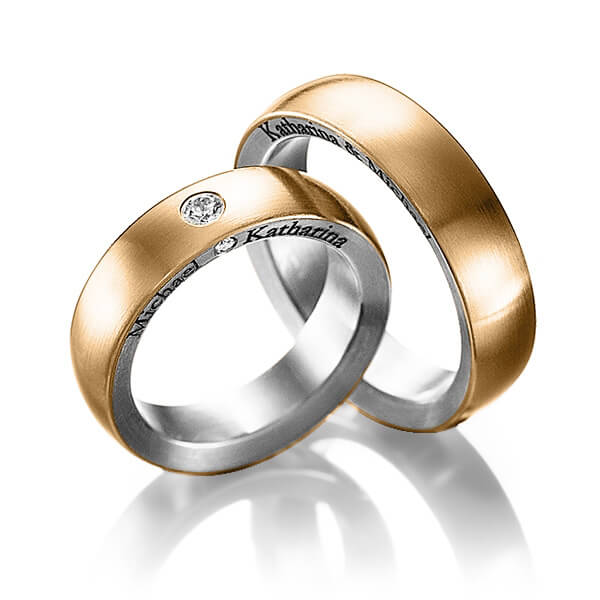 Set Bicolor trouwringen in buiten roségoud 14 kt. , binnen dark grey gold 14 kt. met in totaal 0,11 ct. Briljant tw/si van Steinberg