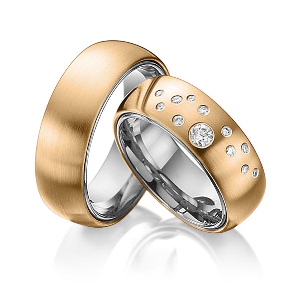 Set Bicolor trouwringen in buiten roségoud 14 kt. , binnen dark grey gold 14 kt. met in totaal 0,235 ct. Briljant tw/si van Eternal Touch