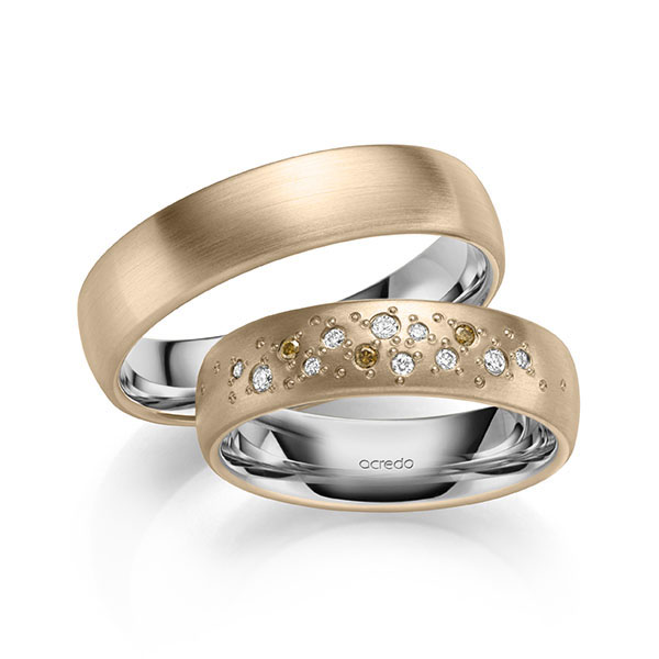 Set Bicolor trouwringen in buiten Signature Goud 585 , binnen grijsgoud 14 kt. met in totaal 0,119 ct. Briljant Cognac tw,vs van acredo