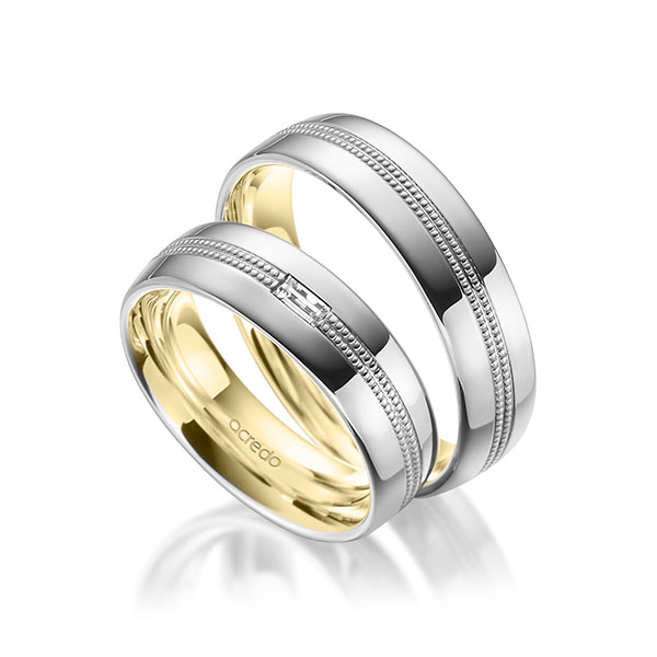 Set Bicolor trouwringen in buiten witgoud 14 kt. , binnen geelgoud 14 kt. met in totaal 0,2 ct. Baguette-Diamant tw,vs van acredo