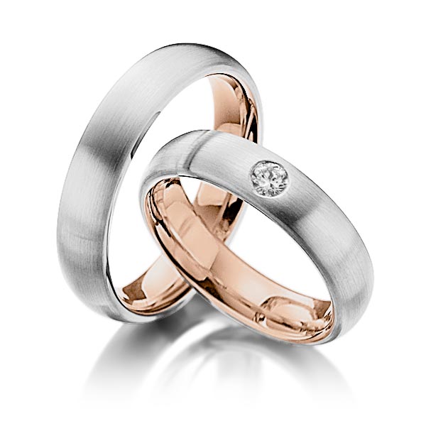 Set Bicolor trouwringen in buiten witgoud 14 kt. , binnen roodgoud 14 kt. met in totaal 0,17 ct. Briljant tw/si van Steinberg