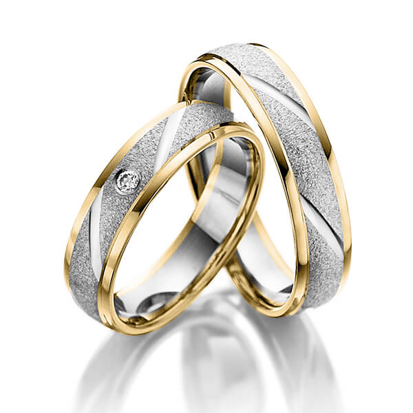 Set Bicolor trouwringen in geelgoud 14 kt. grijsgoud 14 kt. met in totaal 0,02 ct. Briljant tw/si 