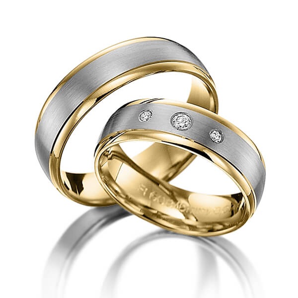 Set Bicolor trouwringen in geelgoud 14 kt. grijsgoud 14 kt. met in totaal 0,08 ct. Briljant tw/si van Steinberg - Q-1398-4 Set Bicolor trouwringen in geelgoud 14 kt. grijsgoud 14 kt. met in totaal 0,08 ct. Briljant tw/si van Steinberg - Q-1398-4