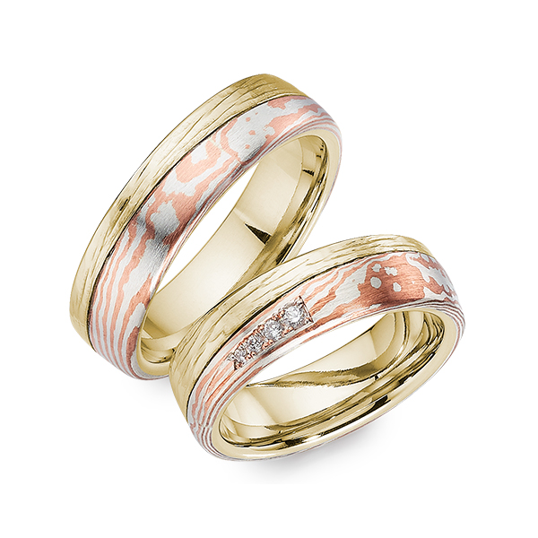 Set Bicolor trouwringen in geelgoud 14 kt. Mokume Gane silver 925 copper met in totaal 0,053 ct. Briljant tw/si 