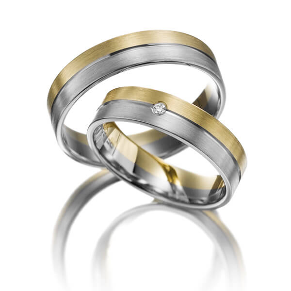 Set Bicolor trouwringen in geelgoud 14 kt. witgoud 14 kt. met in totaal 0,008 ct. Briljant tw/si 