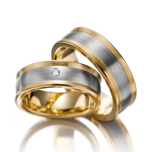 Set Bicolor trouwringen in geelgoud 14 kt. witgoud 14 kt. met in totaal 0,03 ct. Briljant tw/si van Eternal Touch