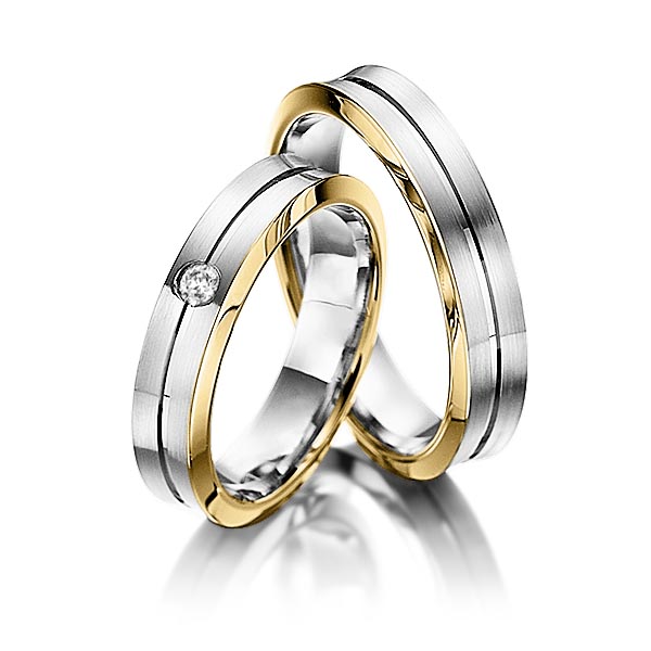Set Bicolor trouwringen in geelgoud 14 kt. witgoud 14 kt. met in totaal 0,05 ct. Briljant tw,vs van acredo