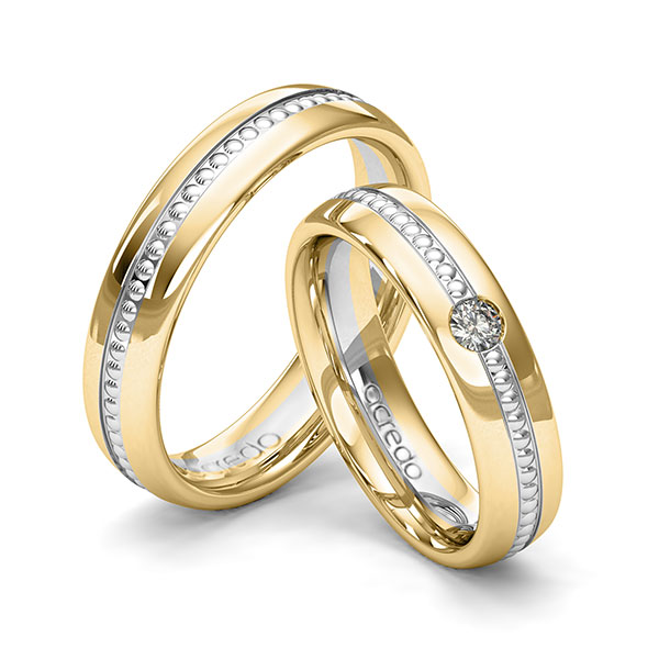 Set Bicolor trouwringen in geelgoud 14 kt. witgoud 14 kt. met in totaal 0,08 ct. Briljant tw/si van acredo Set Bicolor trouwringen in geelgoud 14 kt. witgoud 14 kt. met in totaal 0,08 ct. Briljant tw/si van acredo