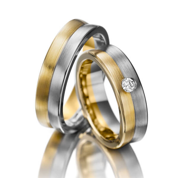 Set Bicolor trouwringen in geelgoud 14 kt. witgoud 14 kt. met in totaal 0,1 ct. Briljant tw/si van Eternal Touch